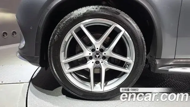 Mercedes-Benz GLE-Class 2018 — Photo 15/36