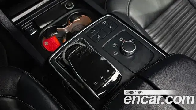 Mercedes-Benz GLE-Class 2018 — Photo 4/36