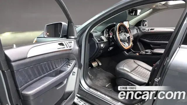 Mercedes-Benz GLE-Class 2018 — Photo 16/36