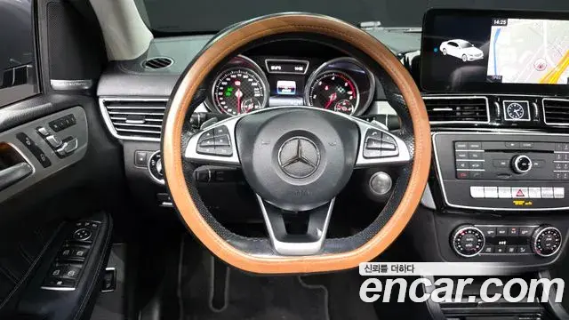 Mercedes-Benz GLE-Class 2018 — Photo 24/36