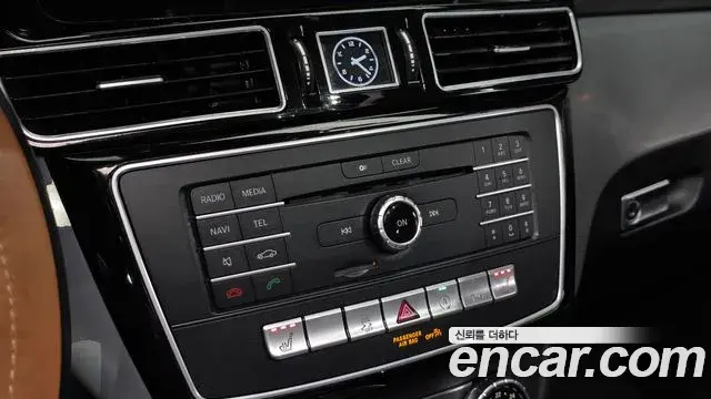 Mercedes-Benz GLE-Class 2018 — Photo 29/36