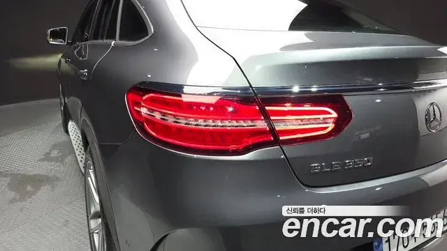 Mercedes-Benz GLE-Class 2018 — Photo 10/36