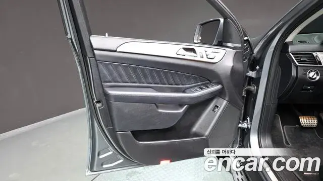 Mercedes-Benz GLE-Class 2018 — Photo 20/36