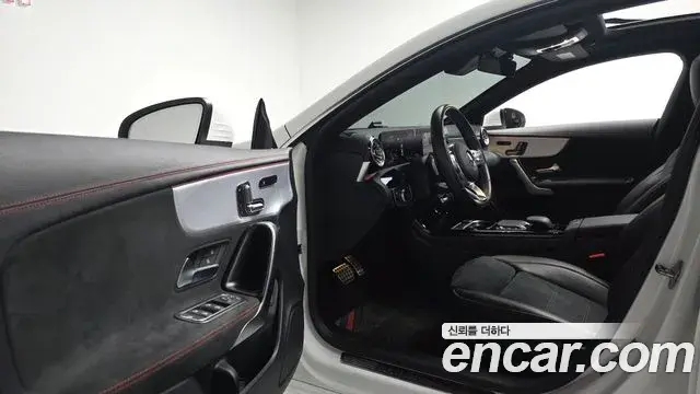 Mercedes-Benz CLA-Class 2022 — Фото 10/20