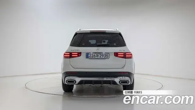 Mercedes-Benz GLB-Class 2025 — Фото 10/20