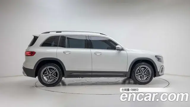 Mercedes-Benz GLB-Class 2025 — Фото 7/20