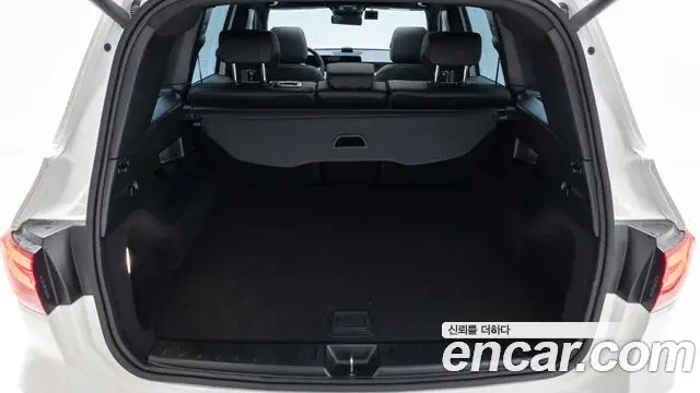 Mercedes-Benz GLB-Class 2025 — Фото 8/20