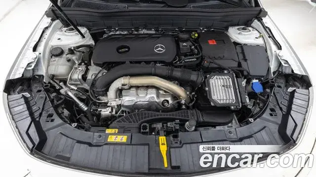 Mercedes-Benz GLB-Class 2025 — Фото 19/20