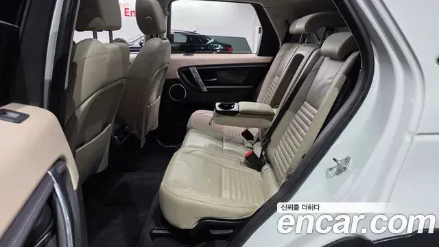Land Rover Discovery Sport 2020 — Фото 11/20
