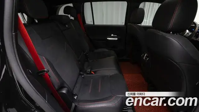 Mercedes-Benz GLB-Class 2022 — Фото 13/20
