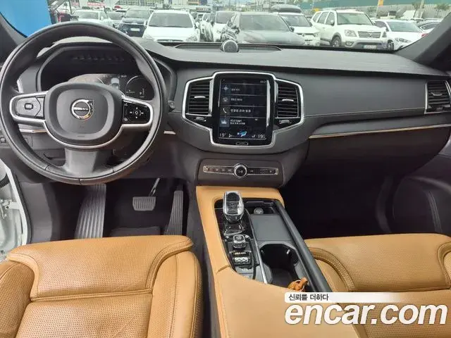 Volvo XC90 2021 — Фото 8/20