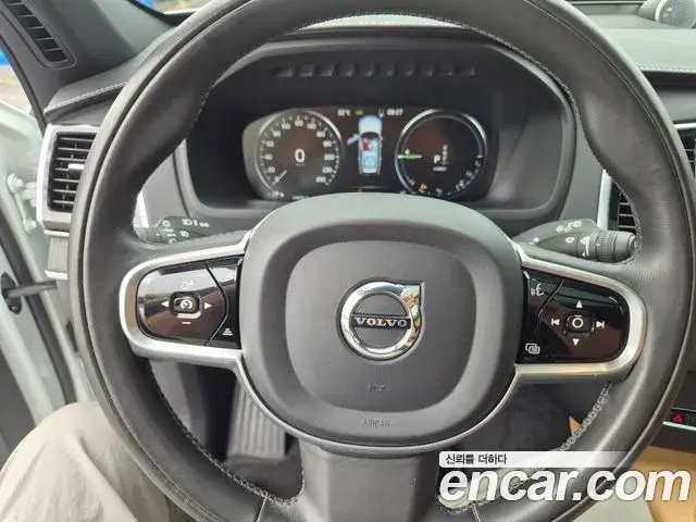 Volvo XC90 2021 — Фото 9/20