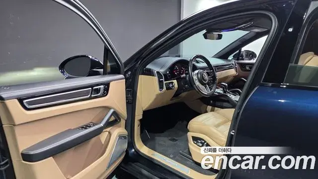 Porsche Cayenne 2020 — Фото 8/20