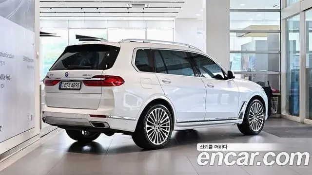 BMW X7 2021 — Фото 1/20