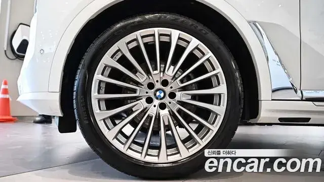 BMW X7 2021 — Фото 4/20