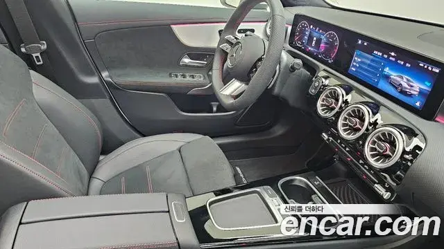 Mercedes-Benz CLA-Class 2025 — Фото 8/18