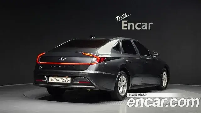 Hyundai Sonata 2019 — Фото 2/20