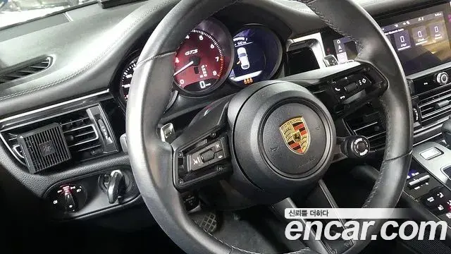 Porsche Macan 2022 — Фото 10/18