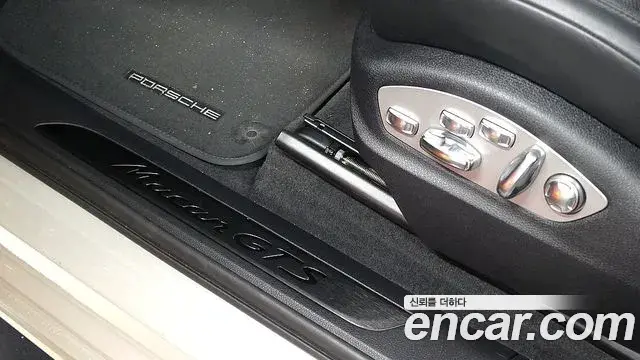Porsche Macan 2022 — Фото 14/18