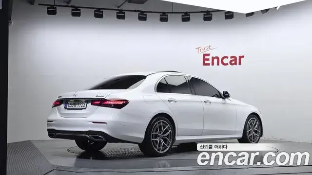 Mercedes-Benz E-Class 2021 — Фото 2/20