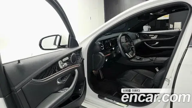 Mercedes-Benz E-Class 2021 — Фото 10/20
