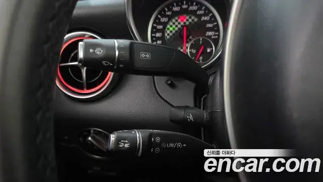 Mercedes-Benz SLC-Class 2018 — Фото 17/20