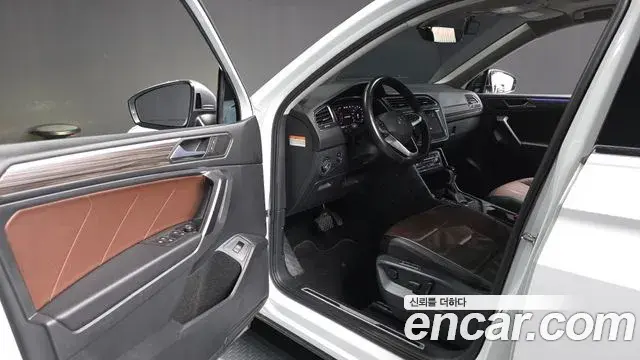 Volkswagen Tiguan Allspace 2023 — Фото 10/20