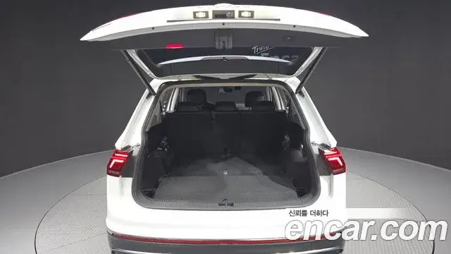 Volkswagen Tiguan Allspace 2023 — Фото 20/20
