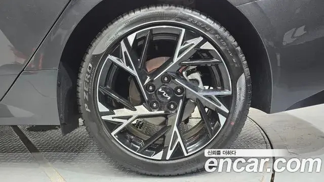 Kia K5 2024 — ფოტო 17/33