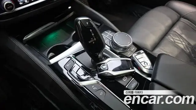 BMW 5 Series 2019 — Фото 9/20