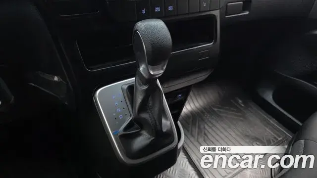 Hyundai Staria 2025 — Фото 9/20