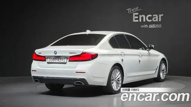 BMW 5 Series 2020 — Фото 1/20