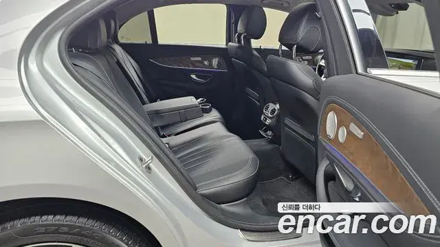 Mercedes-Benz E-Class 2020 — Фото 12/20