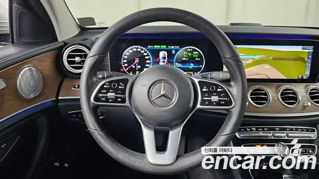 Mercedes-Benz E-Class 2020 — Фото 13/20