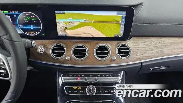 Mercedes-Benz E-Class 2020 — Фото 15/20