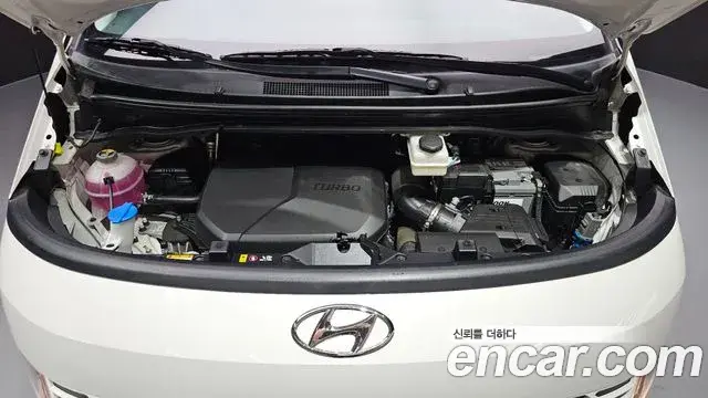 Hyundai Staria 2023 — Фото 6/20
