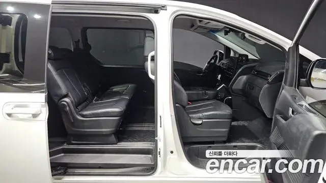 Hyundai Staria 2023 — Фото 19/20