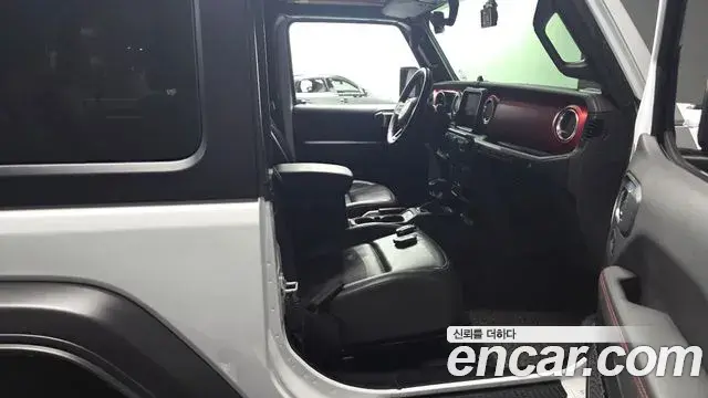 Jeep Wrangler 2022 — Фото 16/20