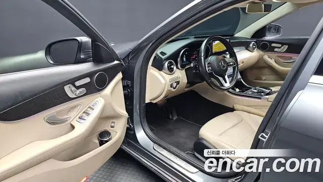 Mercedes-Benz C-Class 2019 — Фото 10/20