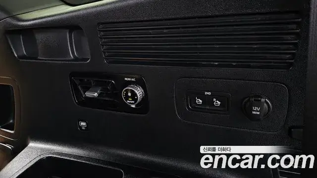 Kia Sorento 2023 — Фото 19/20