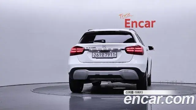 Mercedes-Benz GLA-Class 2019 — Photo 28/31