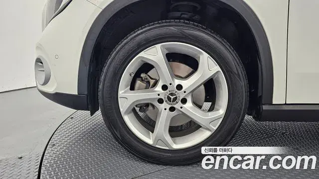 Mercedes-Benz GLA-Class 2019 — Photo 12/31