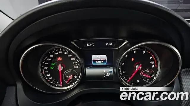 Mercedes-Benz GLA-Class 2019 — Photo 11/31