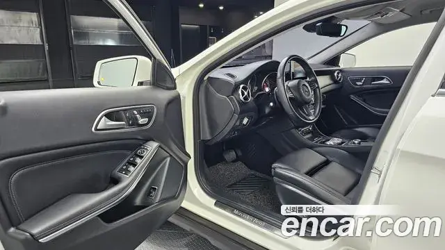 Mercedes-Benz GLA-Class 2019 — Photo 29/31