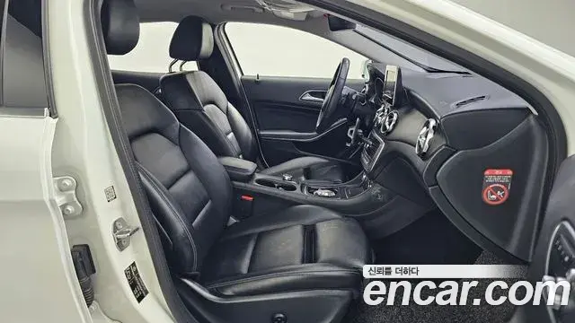 Mercedes-Benz GLA-Class 2019 — Photo 14/31