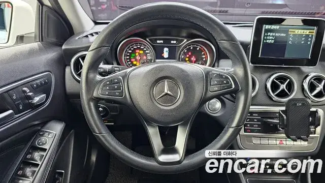 Mercedes-Benz GLA-Class 2019 — Photo 5/31
