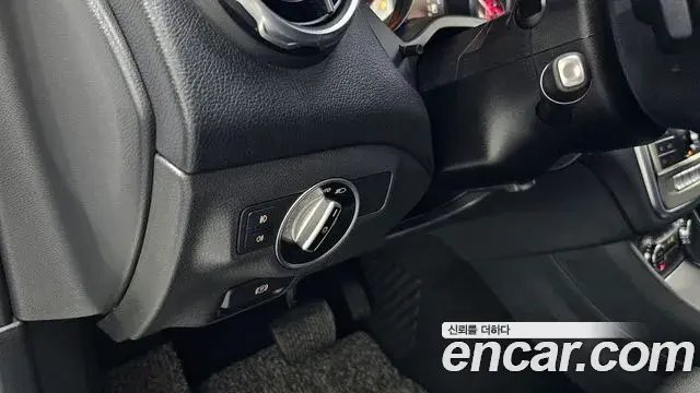 Mercedes-Benz GLA-Class 2019 — Photo 25/31