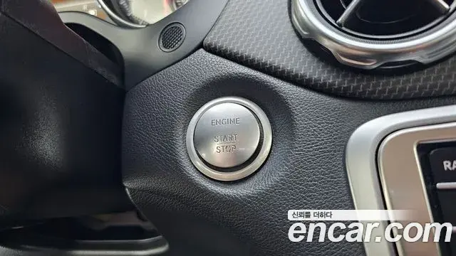 Mercedes-Benz GLA-Class 2019 — Photo 21/31