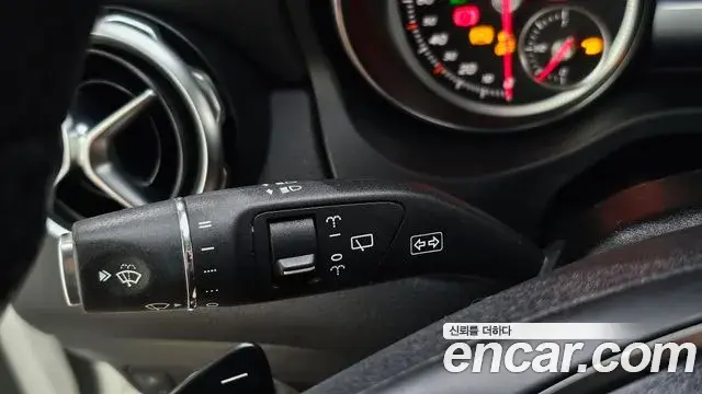 Mercedes-Benz GLA-Class 2019 — Photo 27/31