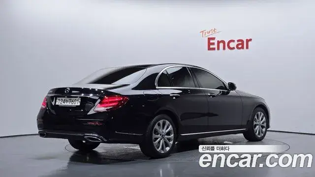 Mercedes-Benz E-Class 2019 — Фото 2/20